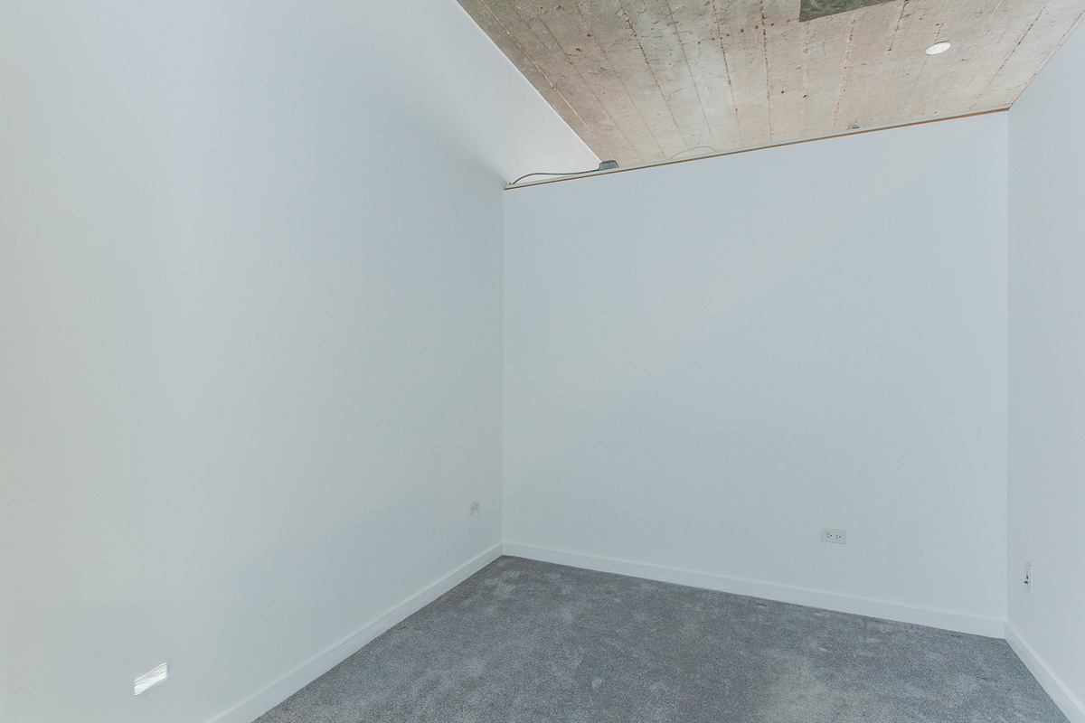 Building Photo - 1111 W 14th Pl