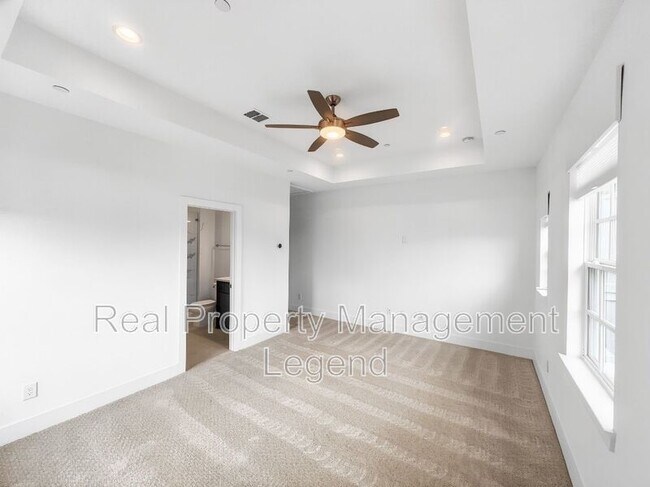 Building Photo - 809 Jamestown Ln