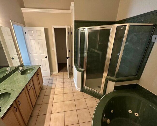 Building Photo - 8784 Overcup Oaks Dr