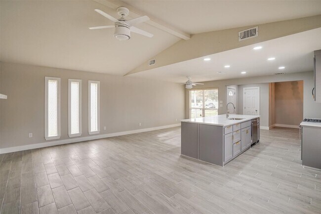 Building Photo - 3805 W Rochelle Rd