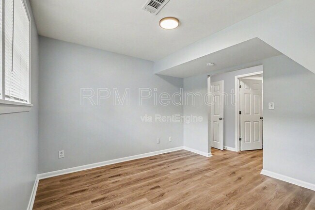 Building Photo - 2642 Hatfield Cir SE
