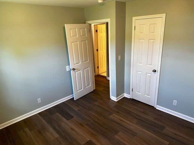 Building Photo - 3 Bedroom Home with Wooded Lot