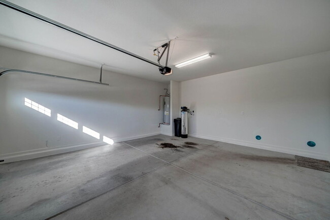 Building Photo - 7636 W Quail Track Dr