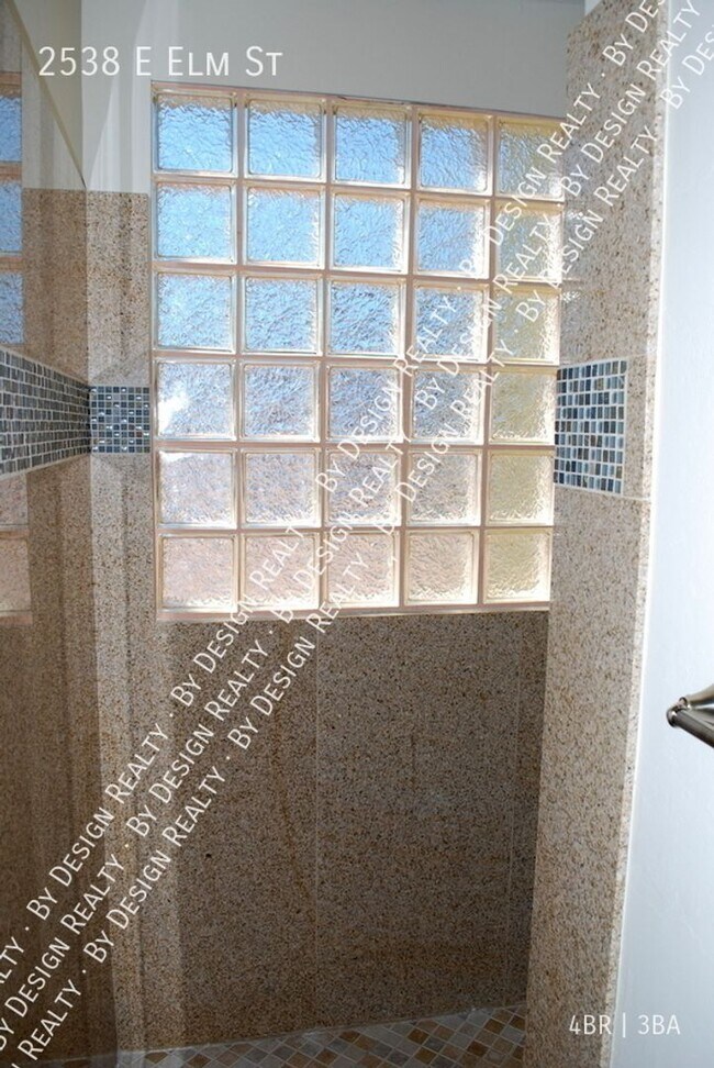Building Photo - Blenman Elm 4 Bed 3 Bath Custom Home