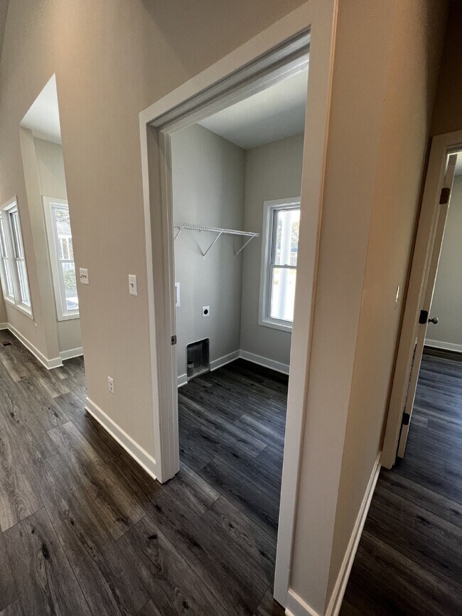 Building Photo - 38 Meadow View Ln