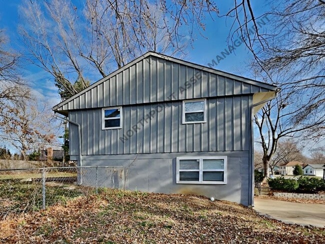 Building Photo - Newly Renovated Single Family Home | 3 BR/2.5BA | 1-Car Covered Parking