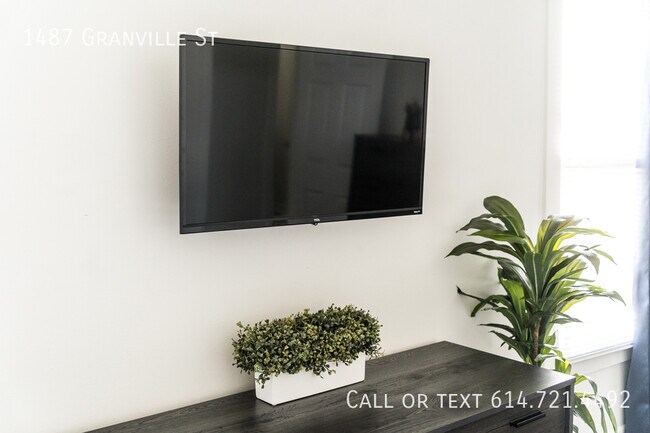 Building Photo - 1487 Granville St