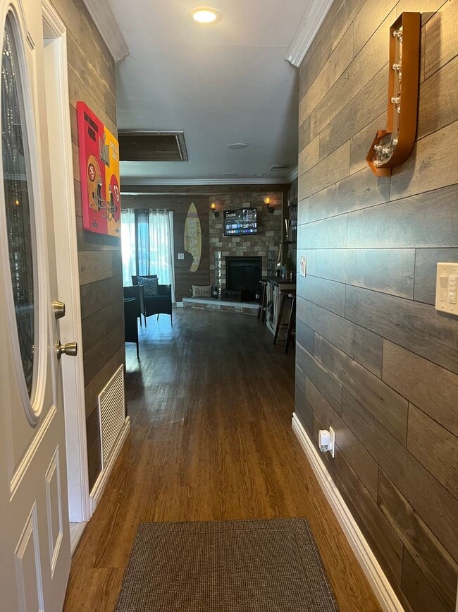Building Photo - 3bdr 2 bth with a Bonus Room in Spring Val...