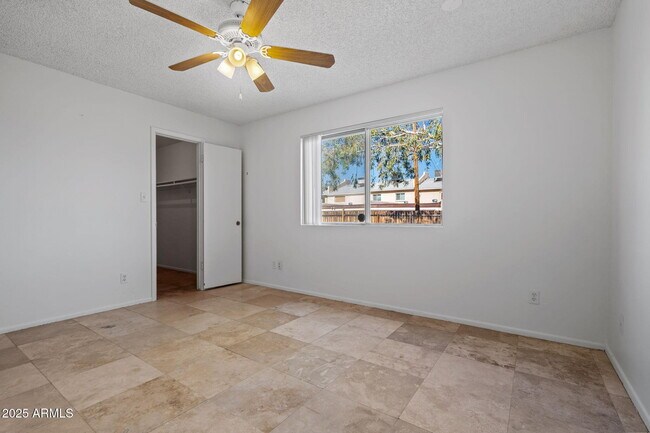 Building Photo - 2346 E Shaw Butte Dr