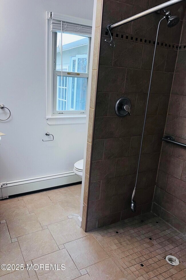 Building Photo - 891 Raleigh Dr