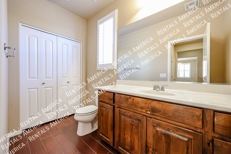 Building Photo - 3575 S Jasmine Dr