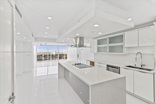 Building Photo - 20515 E Country Club Dr
