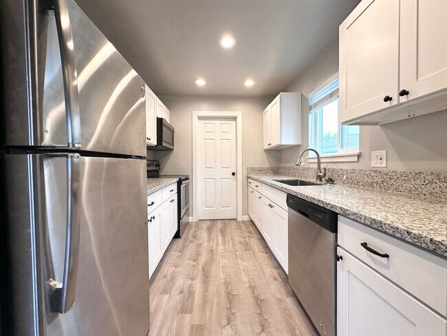 Building Photo - Single Family Home in SE Portland - Large ...