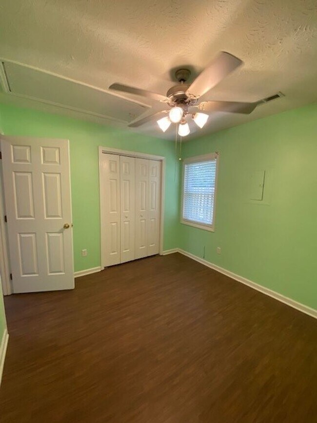 Building Photo - Welcome to this stunning 3-bedroom, 2-bath...