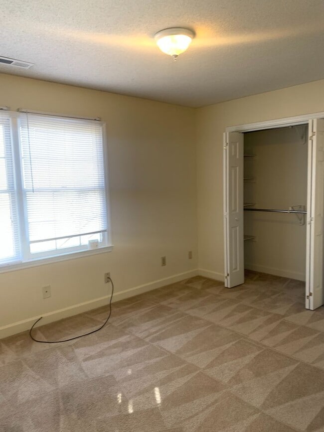 Building Photo - 5520 Kaplan Dr