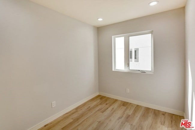 Bedroom - 5863 Ernest Ave
