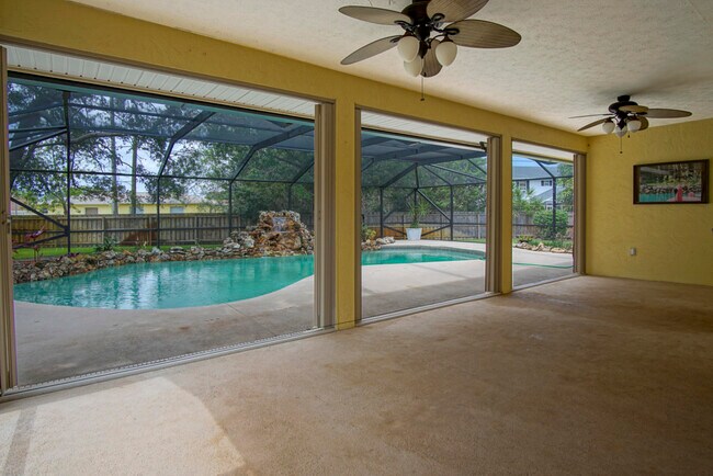 Building Photo - 1273 SW Albenga Ave