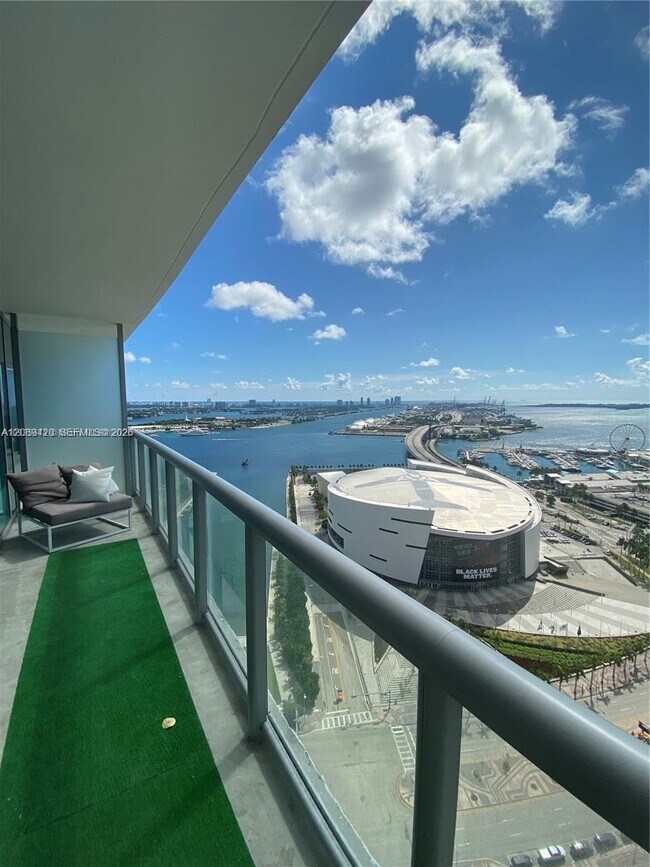 Building Photo - 888 Biscayne Blvd