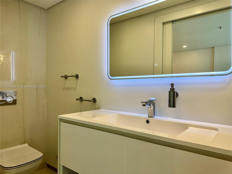Building Photo - 3001 S Ocean Dr