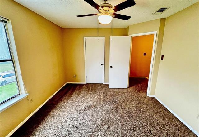Building Photo - 400 Amber Ln