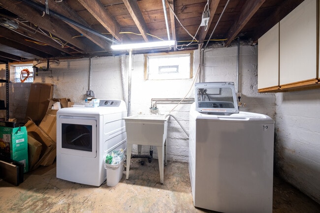 Building Photo - 2601 E 38th St