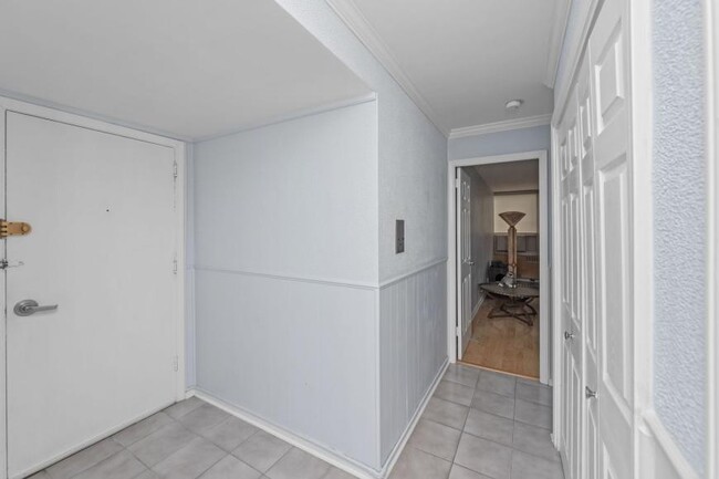 Building Photo - 1 bedroom in Chicago IL 60613