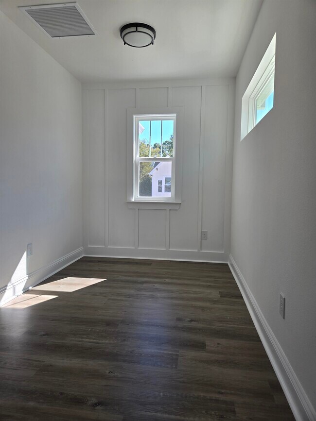 Building Photo - 5684 Native Oak Dr