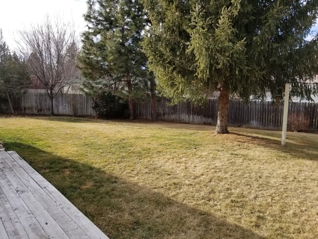 Building Photo - Single level home close to Old Mill & Blakely Park