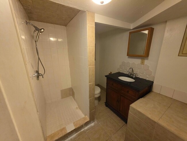 Building Photo - 7006 Finchley Dr