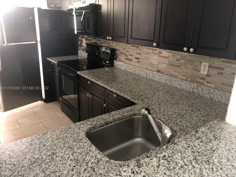 Building Photo - 7795 Grande St