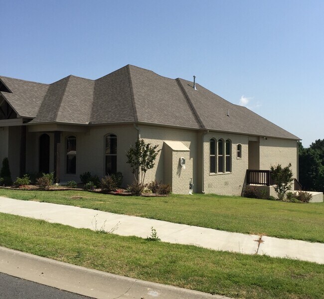 Building Photo - Beautiful home in Gated Subdivision