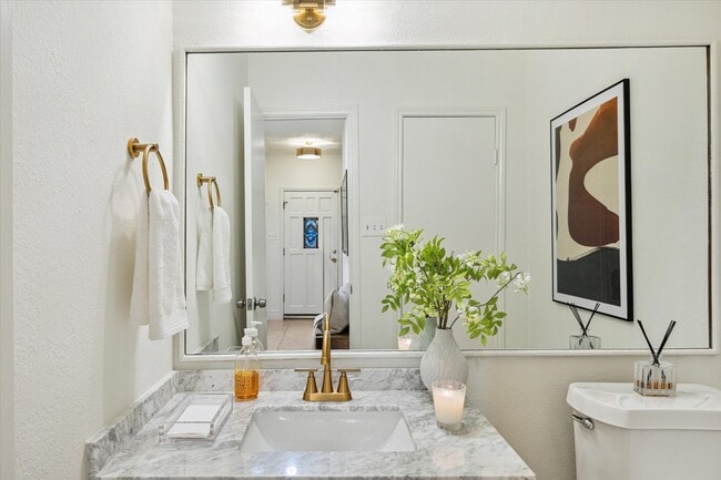 Building Photo - 6721 Belmont St