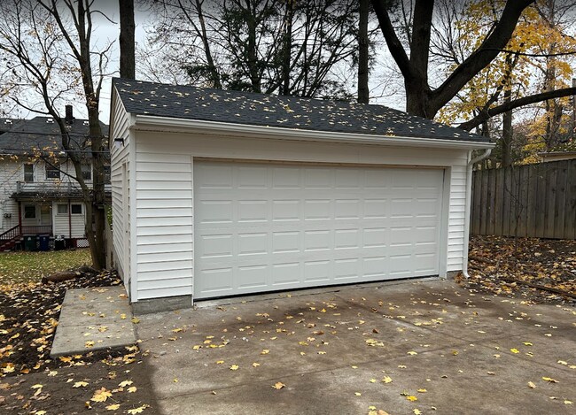 Building Photo - 3235-3257 Oak Rd