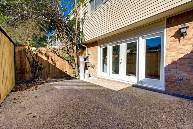 Building Photo - 13168 Trail Hollow Dr