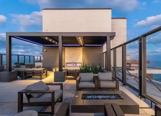 Building Photo - 530 W Hawthorne Pl