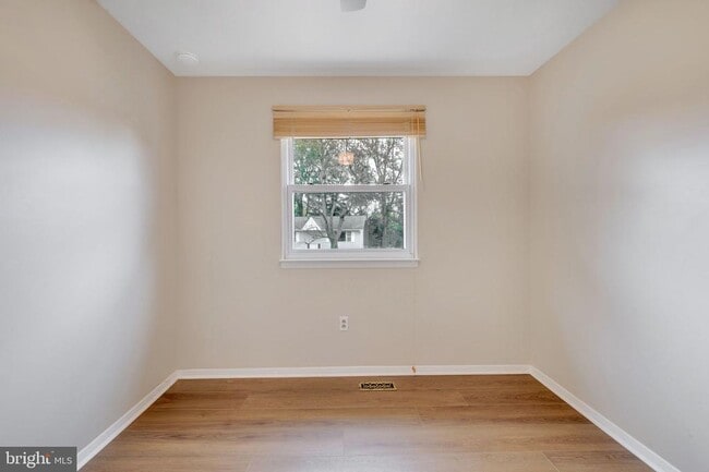 Building Photo - 852 Birchwood Ct