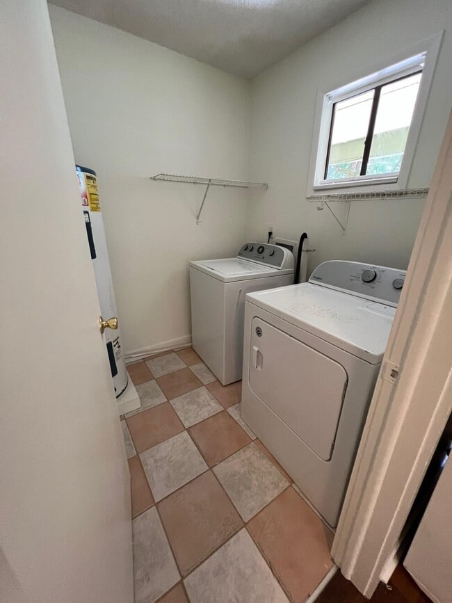 Building Photo - 35 Bay Breeze Dr