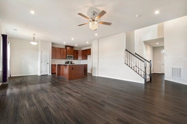 Building Photo - Welcome to this stunning 3-bed, 3-bath home located in the vibrant community of Wake Forest, NC.