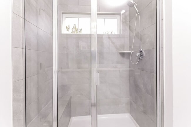 Building Photo - $300 Off First Month Rent!!! Charming 5 Bedroom Home Located In Raleigh NC!!!