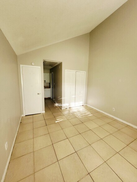 Building Photo - 8230 San Jose Manor Dr E