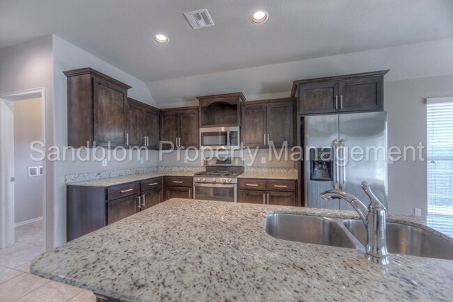 Building Photo - For Lease | Bixby | $3600 Rent | Available...