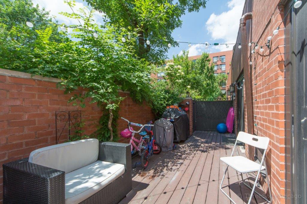 Building Photo - 1153 S Plymouth Ct