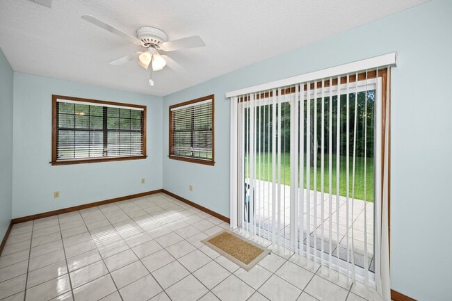 Building Photo - 18050 Steele Dr