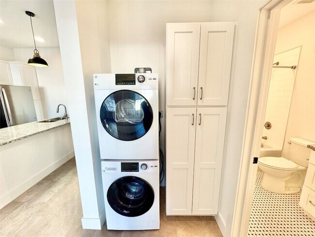 Building Photo - 2102 Mechanic St