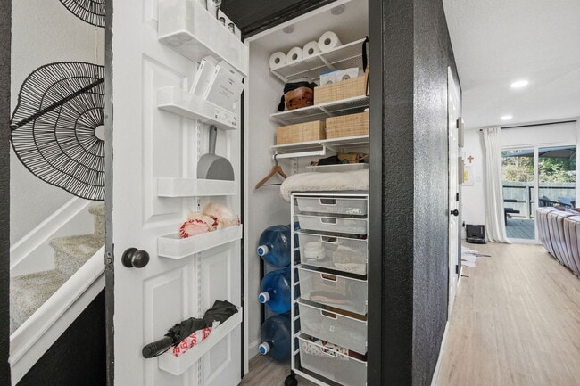 Building Photo - 1004 E Red Cedar Cir