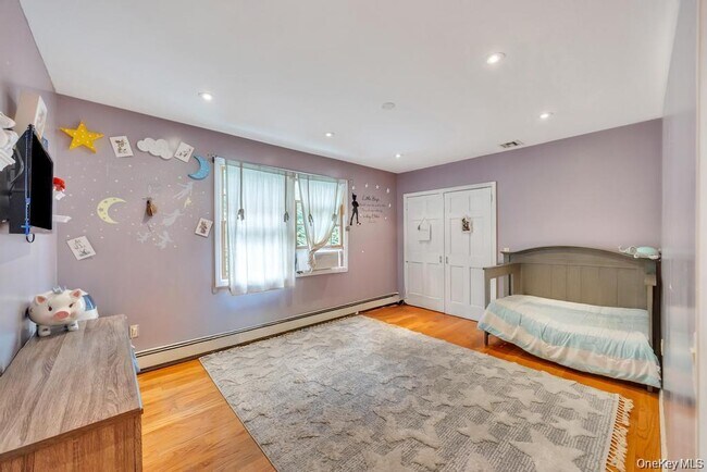 Building Photo - 4 2nd St