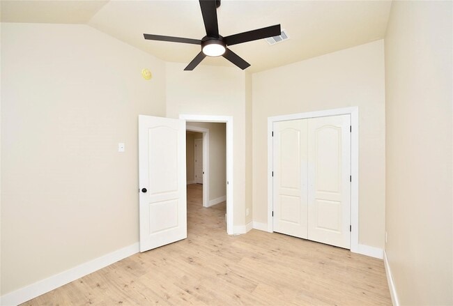 Building Photo - 7715 Butler Lakes Ct