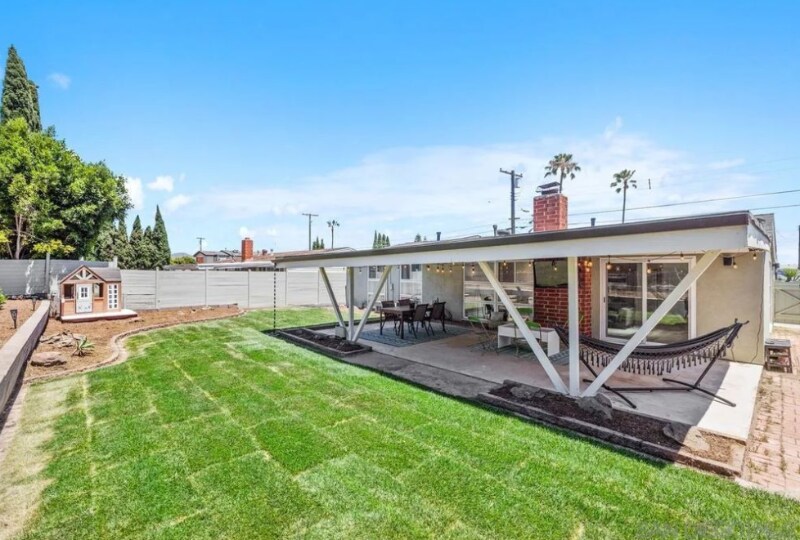 Building Photo - 9542 Larrabee Ave