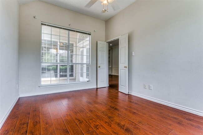 Building Photo - 1429 Sandlewood Dr
