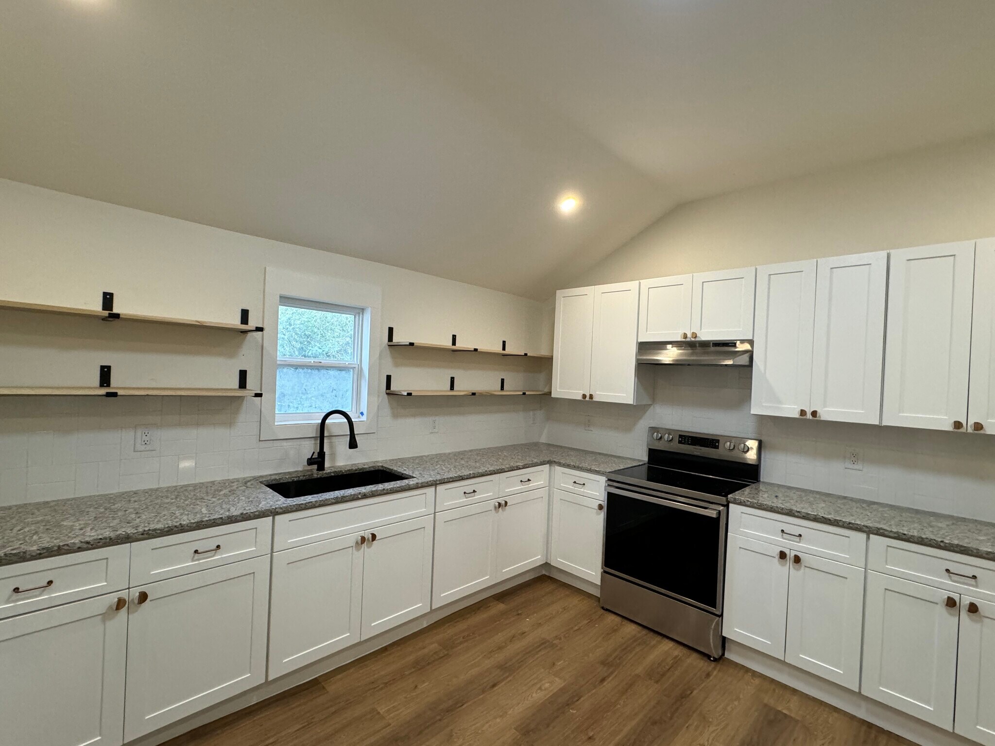 Kitchen 2 - 421 High Point Rd